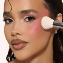 Huda Beauty Diffusing Cheek Brush